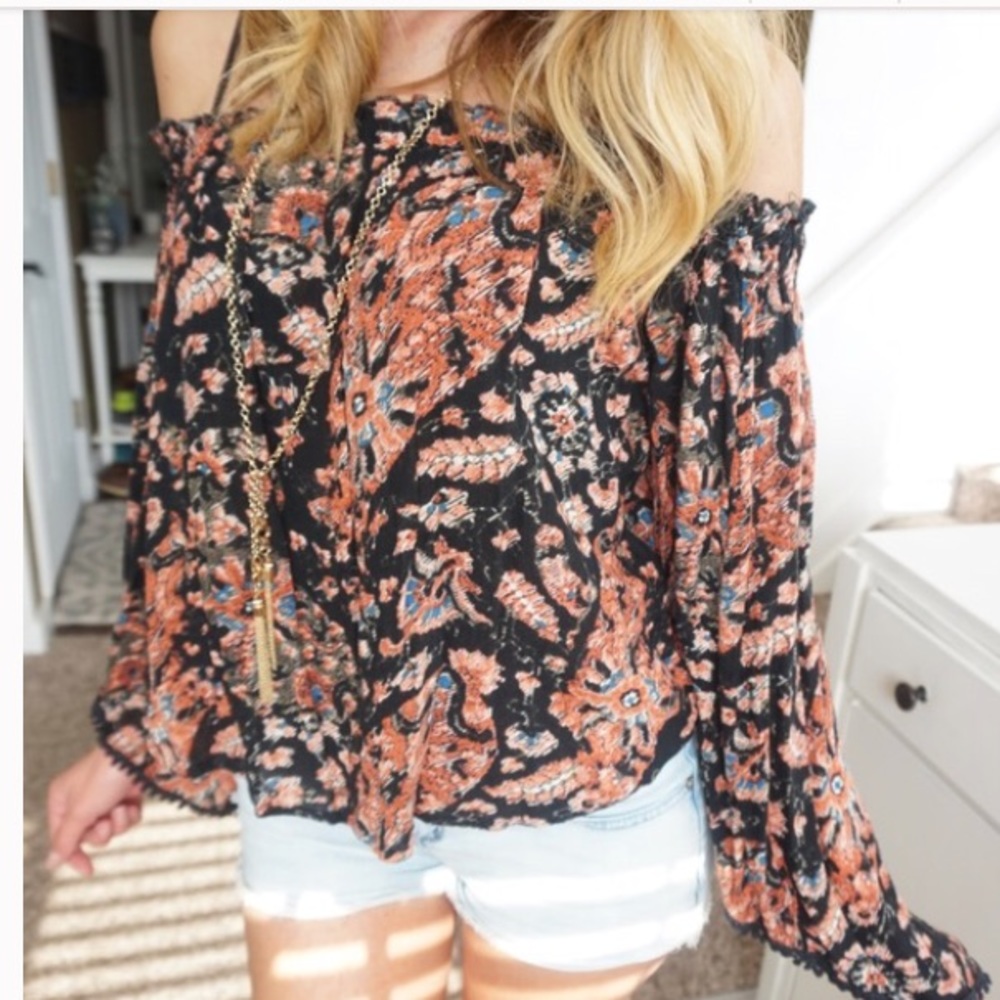 NWT ABERCROMBIE OFF THE SHOULDER TOP SIZE S